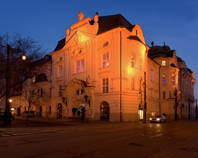 Máj plný hudby v bratislavskej Redute - 3  SF nocne foto 16 02 2019 © jan.f.lukas 