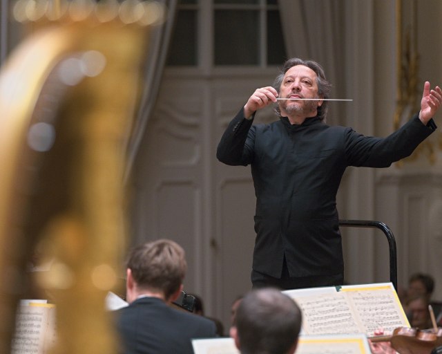 Abonentný koncert Slovenskej filharmónie v piatok opäť s návštevníkmi aj online - 40 SF Pehlivanian 05 03 2020 © jan.f.lukas 