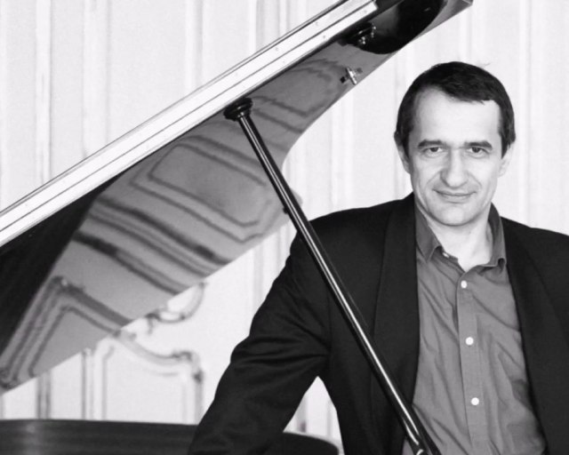 Klavír a klaviristi v Malej sále Slovenskej filharmónie - Adam Skoumal foto 