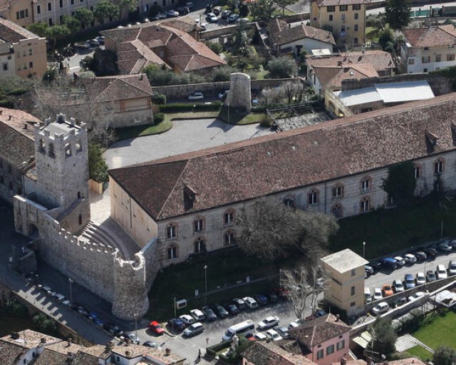 Slovenský komorný orchester odcestoval na umelecký zájazd do Talianska - Castello-di-Desenzano-del-Garda-veduta-aerea_reference 