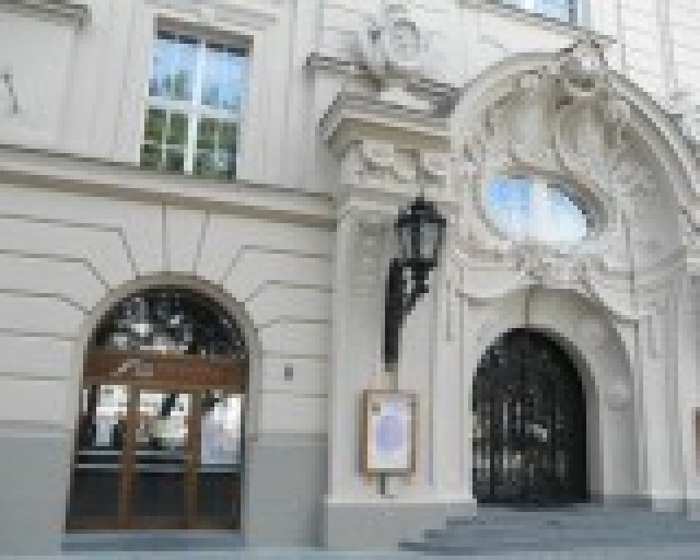 Predaj abonentiek a vstupeniek na sezónu 2014/2015 - Vchod, Entrance 