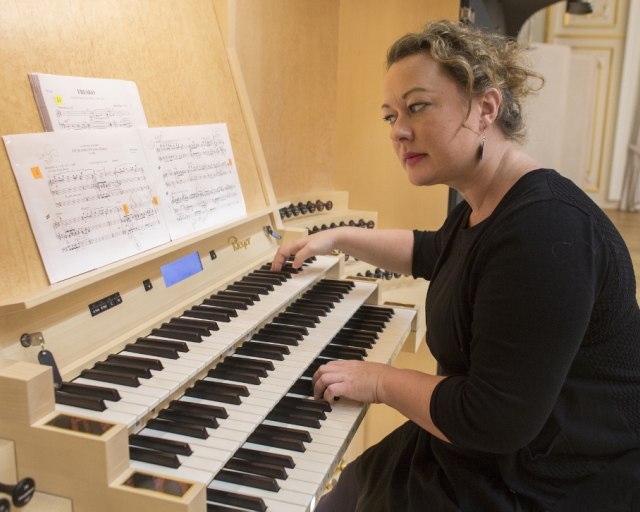 Organistka  Monika Melcová v bratislavskej REDUTE - melos_etos_2013_20 