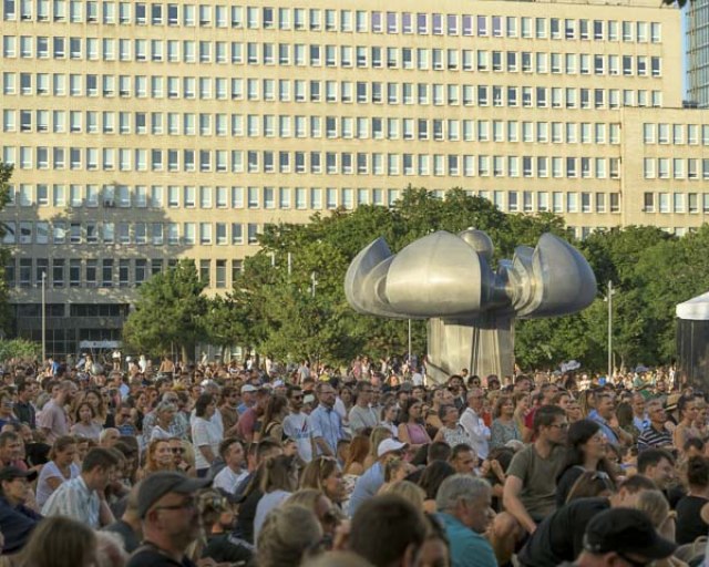 Bratislavské kultúrne leto uzatvorí Finále pri fontáne – vystúpi 55 členiek a členov Lúčnice a Slovenská ﬁlharmónia so 75-členným orchestrom - Slovenská filharmónia pri fontáne 