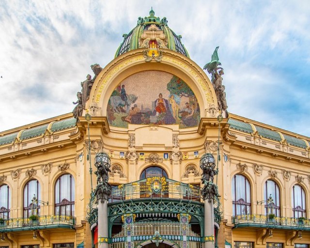 Slovenská filharmónia a šéfdirigent Daniel Raiskin budú koncertovať 5. novembra v pražskom Obecnom dome - Obecný dom v Prahe 