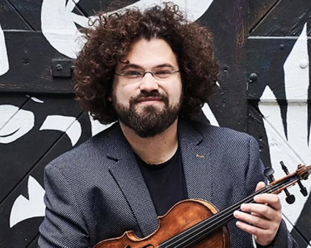 Husľový virtuóz Jonian Ilias Kadesha a Slovenský komorný orchester v Populárnom cykle - Kadesha 